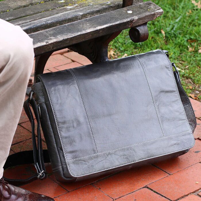 Voyager Full-Size Messenger Bag